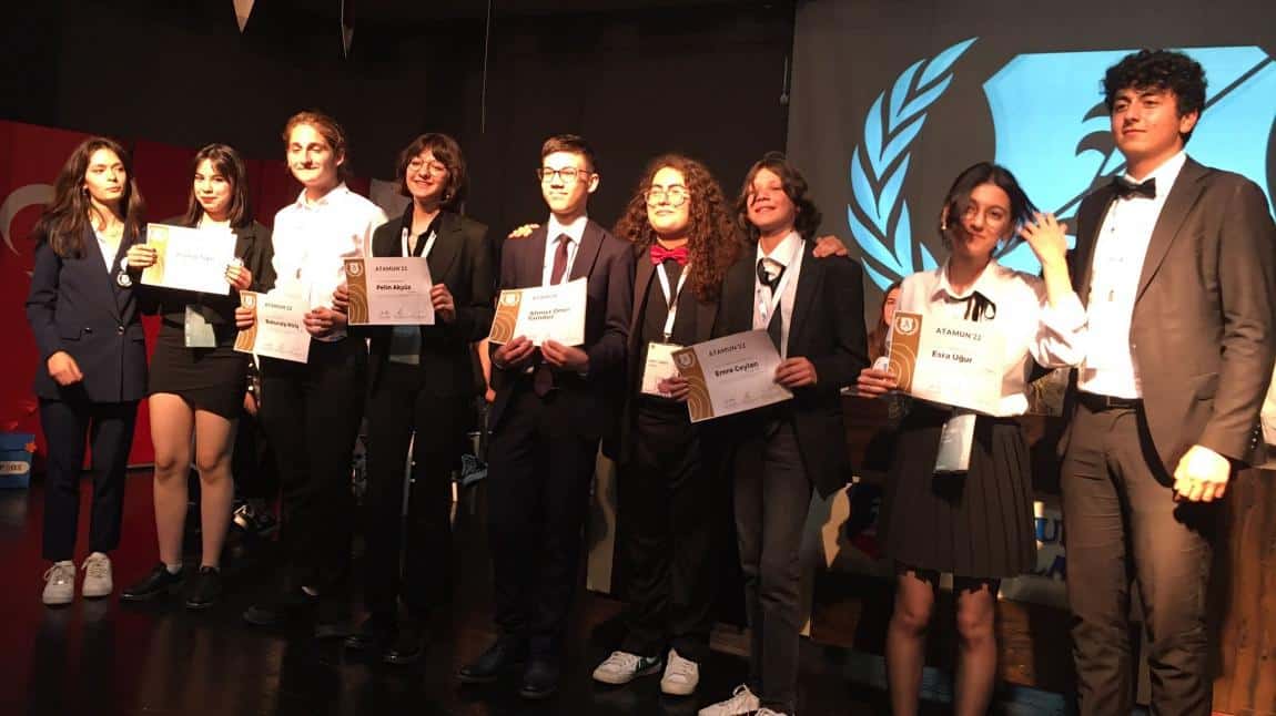 ATAMUN'22 Model Birleşmiş Milletler Konferansına Katılan Öğrencilerimiz Ödüllerle Döndü... 